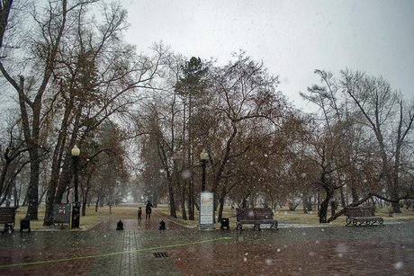 Снег в Иркутске. Фото Ильи Татарникова