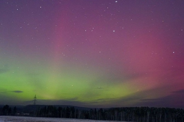 Полярное сияние на 10-м километре Голоустненского тракта. Фото прислал подписчик IRK.ru Захар