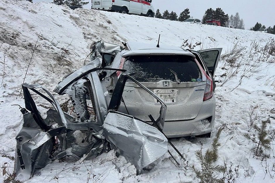 Машина после ДТП. Фото пресс-службы Госавтоинспекции Иркутской области