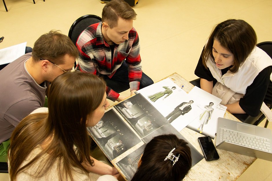 Подготовка к спектаклю. Фото пресс-службы правительства Иркутской области