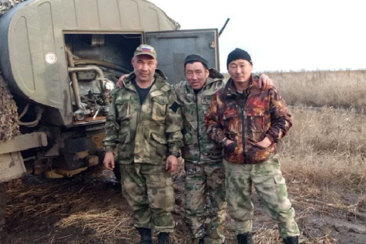 Лев Ямашкин с сослуживцами