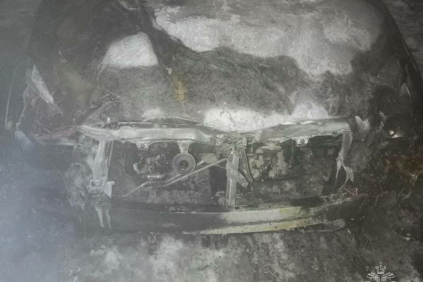 Возгорание Toyota Allion. Фото пресс-службы ГУ МЧС по региону