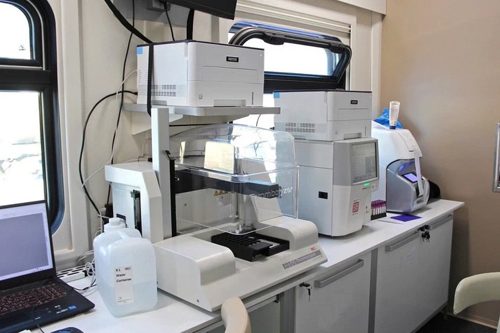 Медицинское оборудование в поезде. Фото пресс-службы минздрава Иркутской области