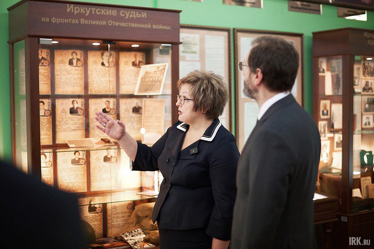 Знакомство с экспозицией. Фото Маргариты Романовой, IRK.ru