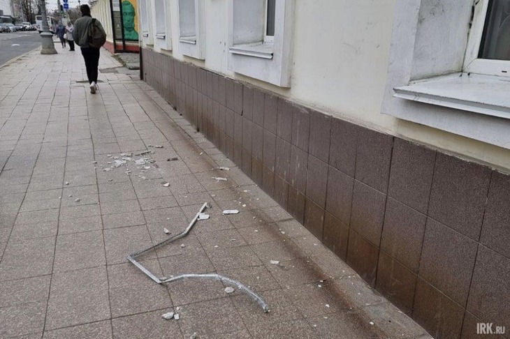 Последствия сильного ветра в Иркутске. Фото IRK.ru
