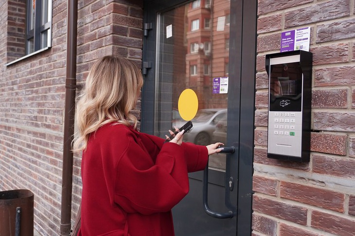 Подъезд с умным домофоном