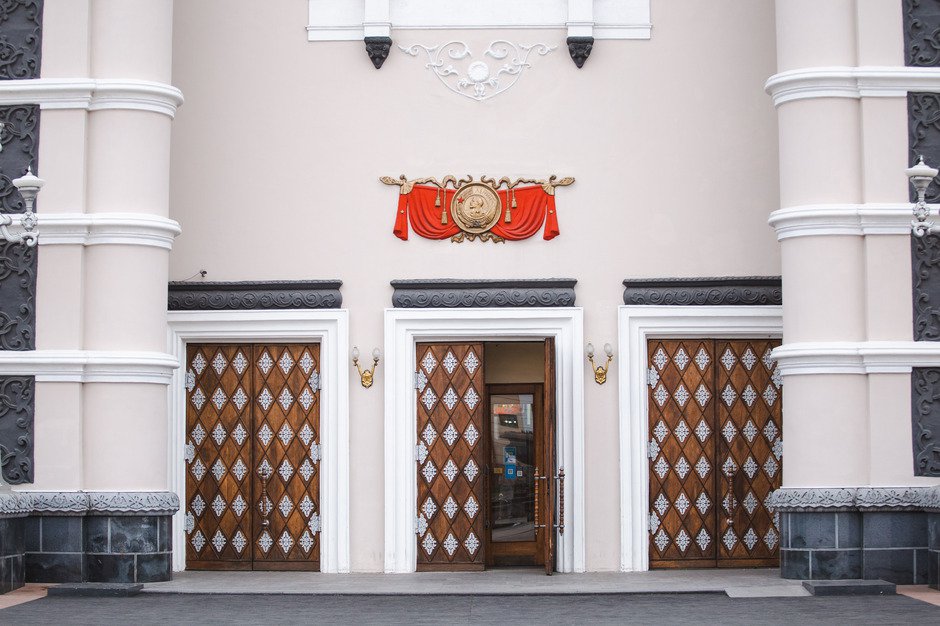 Вход