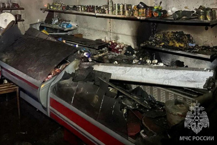 Пожар в магазине на Новаторов. Фото пресс-службы ГУ МЧС по Иркутской области