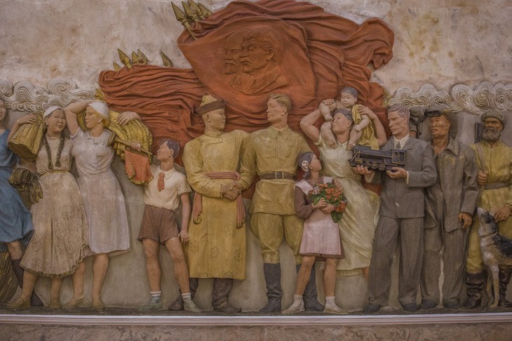 Барельеф «Дружба народов»