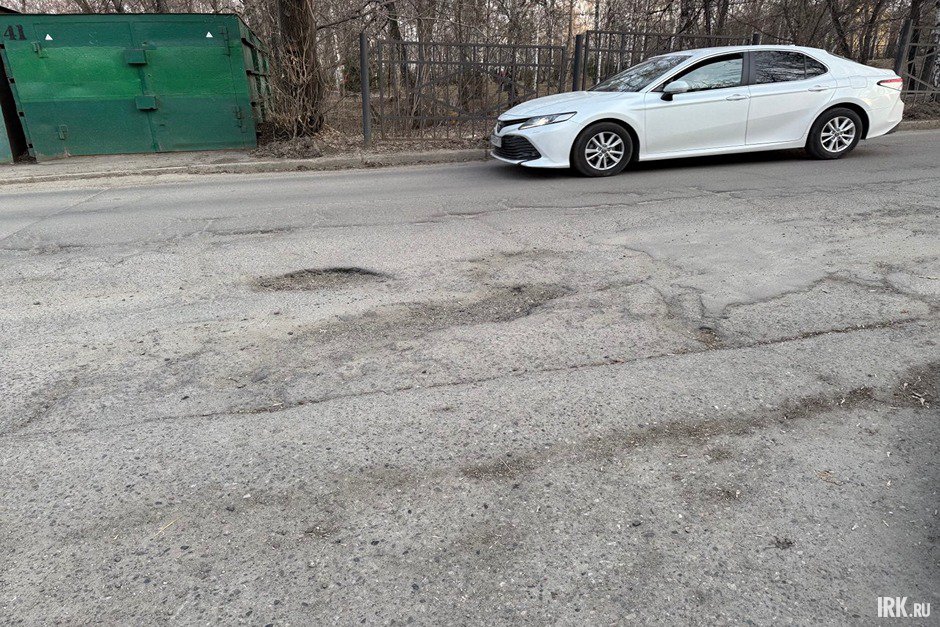 Ямы на Клары Цеткин. Фото Наталии Раткевич, IRK.ru