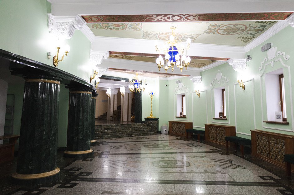 Фойе театра