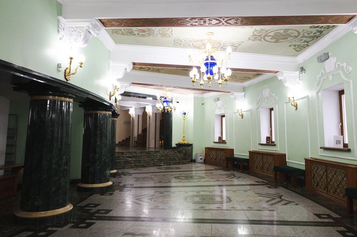 Фойе театра