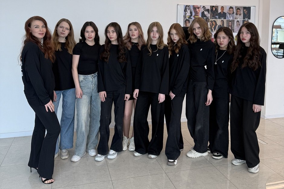 Ученики школы SISTERS