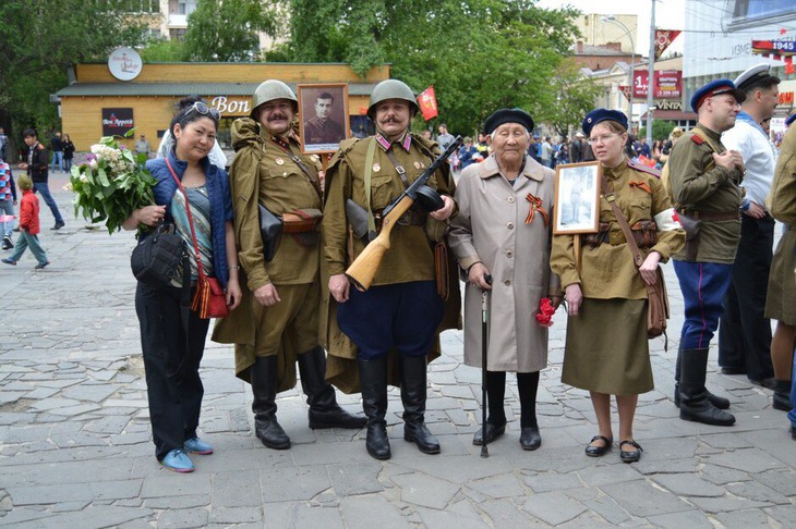 Семья Банаевых на торжественном митинге