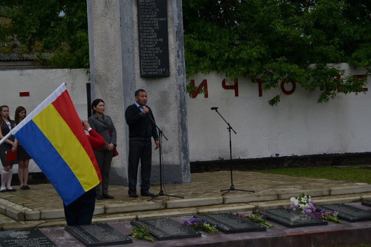 Семья Банаевых на торжественном митинге
