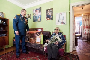 Василий Филиппович и представитель военного комиссариата Иркутской области