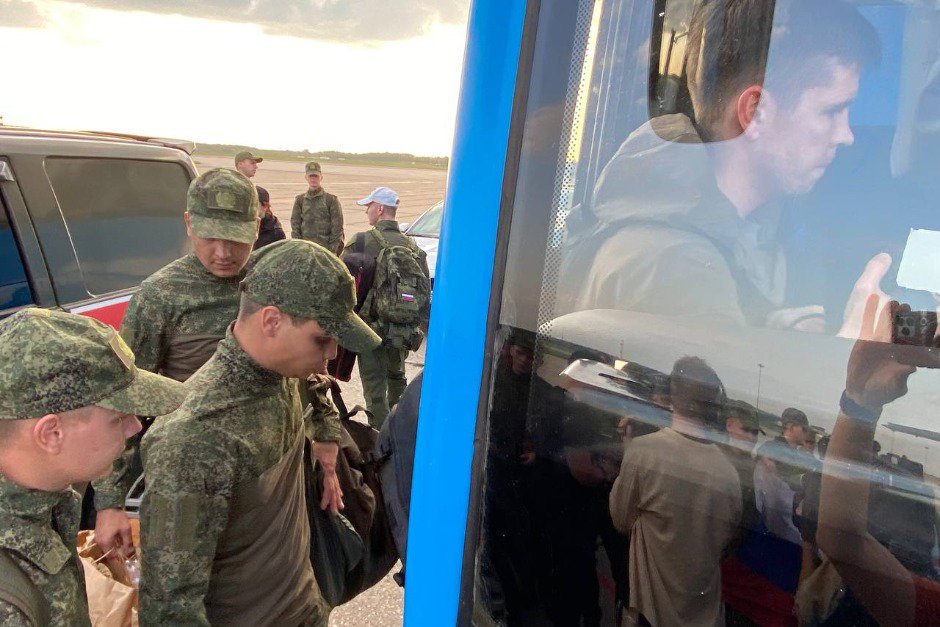 Военнослужащие. Фото Константина Придыбайло Военнослужащие. Фото Константина Придыбайло