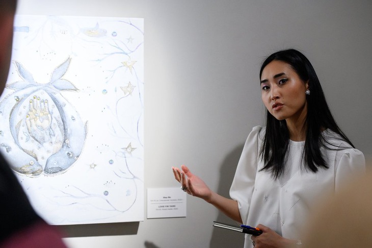 Монгольская художница Ану Наран на открытии выставки в Иркутске