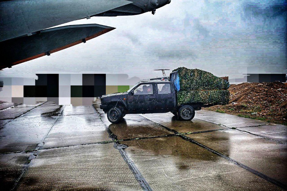 Доставка гуманитарного груза. Фото из телеграм-канала Федора Садовникова