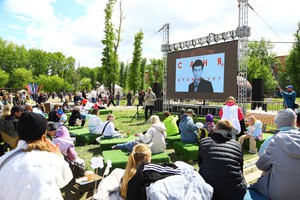Кинотеатр под открытым небом. Фото пресс-службы администрации Иркутска