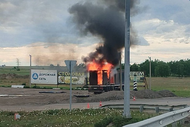 Фура. Фото из телеграм-канала Игоря Кобзева