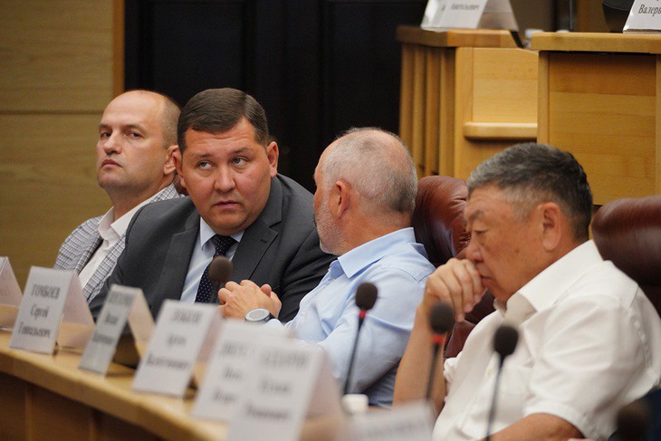 Депутаты Законодательного собрания региона. Фото IRK.ru