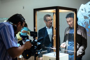 Даши Намдаков и Виктор Бронштейн в галерее