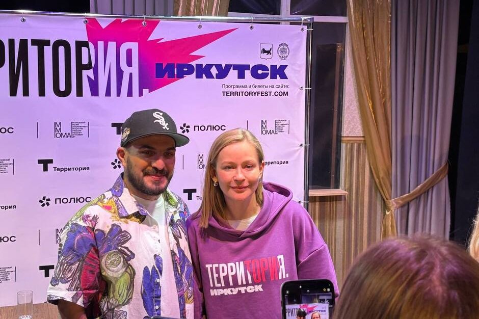 Юлия Пересильд с иркутскими поклонниками Юлия Пересильд с иркутскими поклонниками