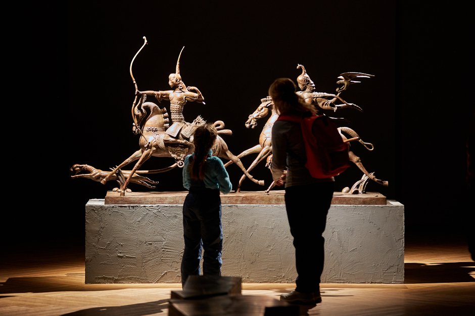 Туристы на постоянной выставке