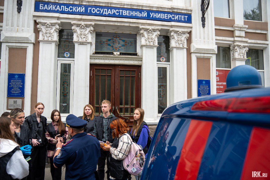 Задача — найти камеры. Фото Алексея Литвинцева