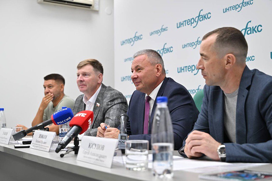 Пресс-конференция. Фото — Евгений Скуратов