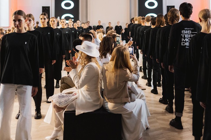 Шоу-показ «Восход» (модели SISTERS)