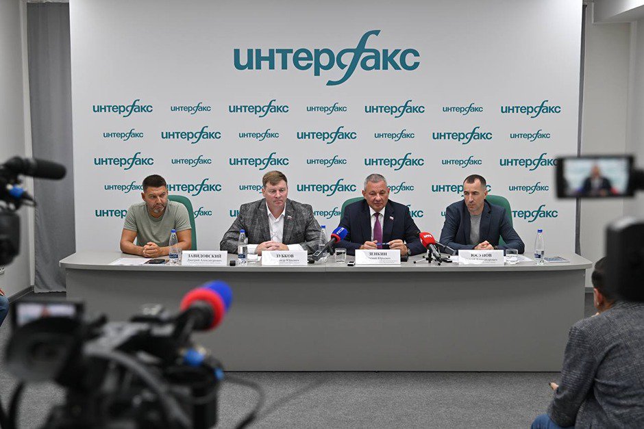 Пресс-конференция. Фото — Евгений Скуратов