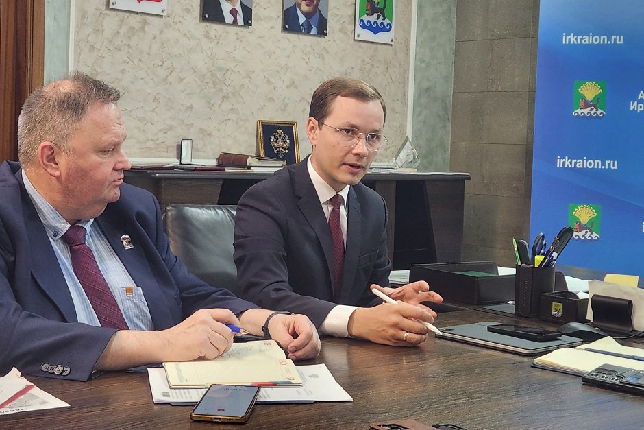Рабочая встреча. Фото пресс-службы администрации Иркутского района