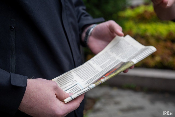 Газета, именно по ней мы и узнали свидетеля. Фото Алексея Литвинцева