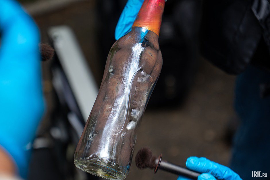 Снятие отпечатков пальцев. Фото Алексея Литвинцева