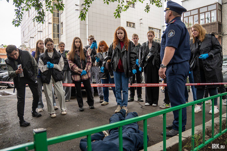 Место преступления огородили лентой. Фото Алексея Литвинцева