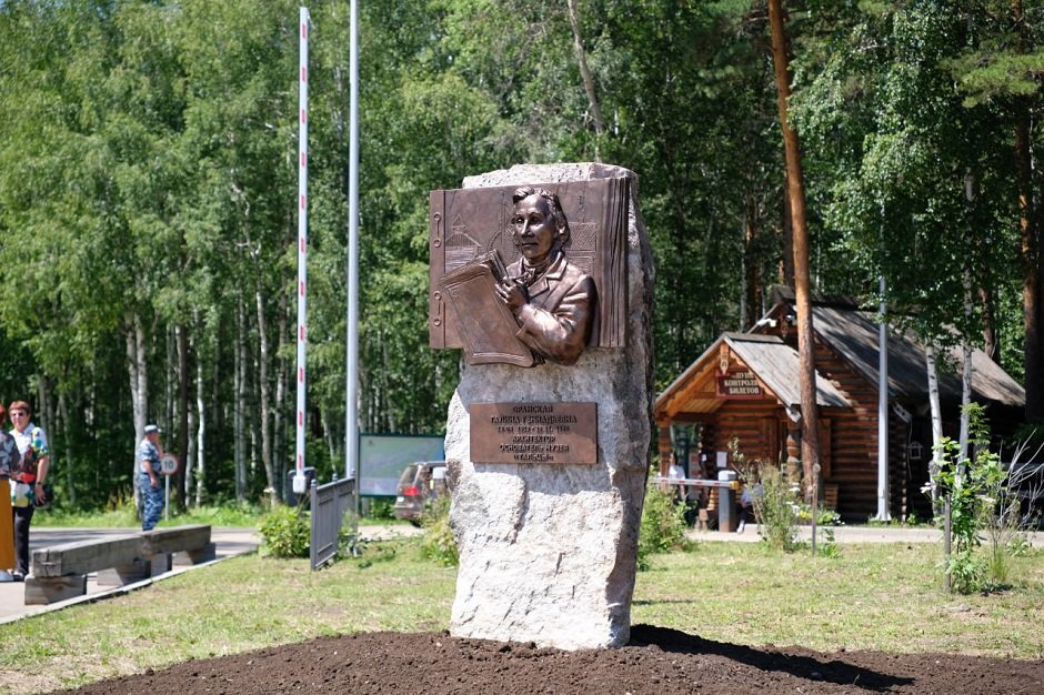 Памятник Галине Оранской. Фото пресс-службы правительства Иркутской области