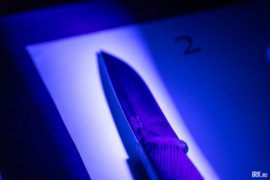 Вот и наш нож, с характерными пятнами крови. Фото Алексея Литвинцева