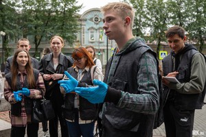 Новобранцы задали свидетелю несколько наводящих вопросов. Фото Алексея Литвинцева
