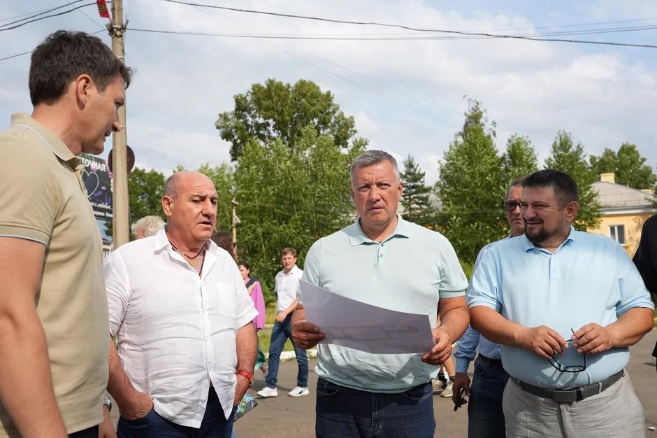 Игорь Кобзев в Вихоревке. Фото пресс-службы правительства Иркутской области