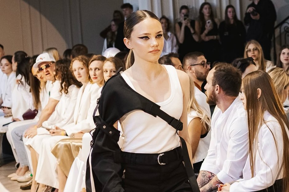 Шоу-показ «Восход» (модели SISTERS)