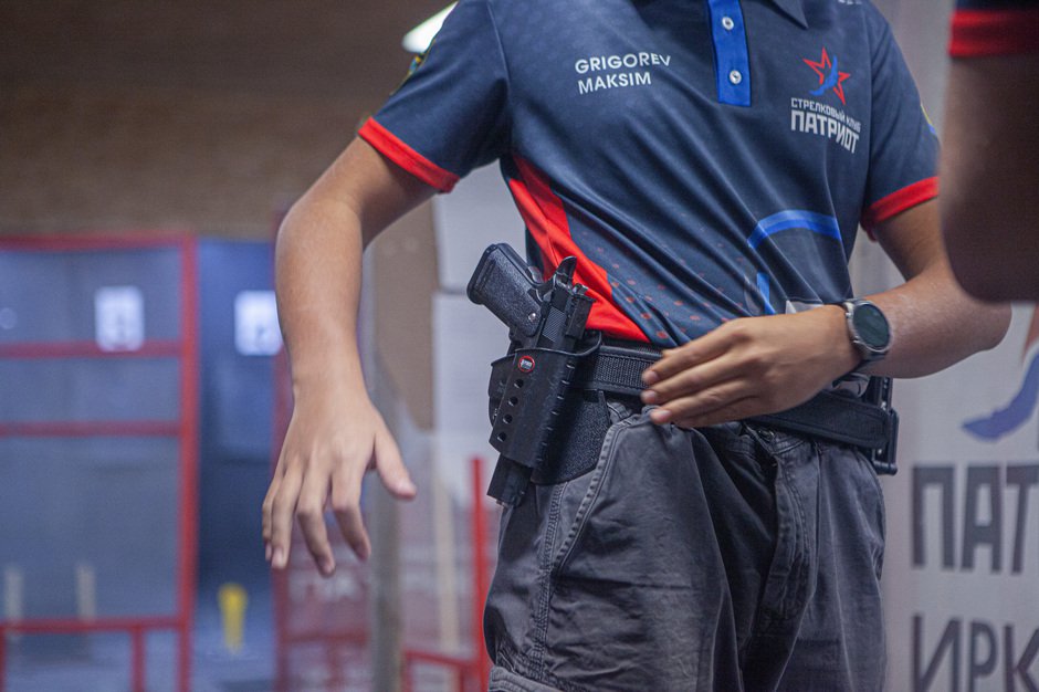 На занятиях используются безопасные газо-пневматические пистолеты