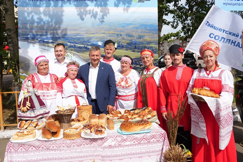Встреча с жителями. Фото пресс-службы правительства Иркутской области