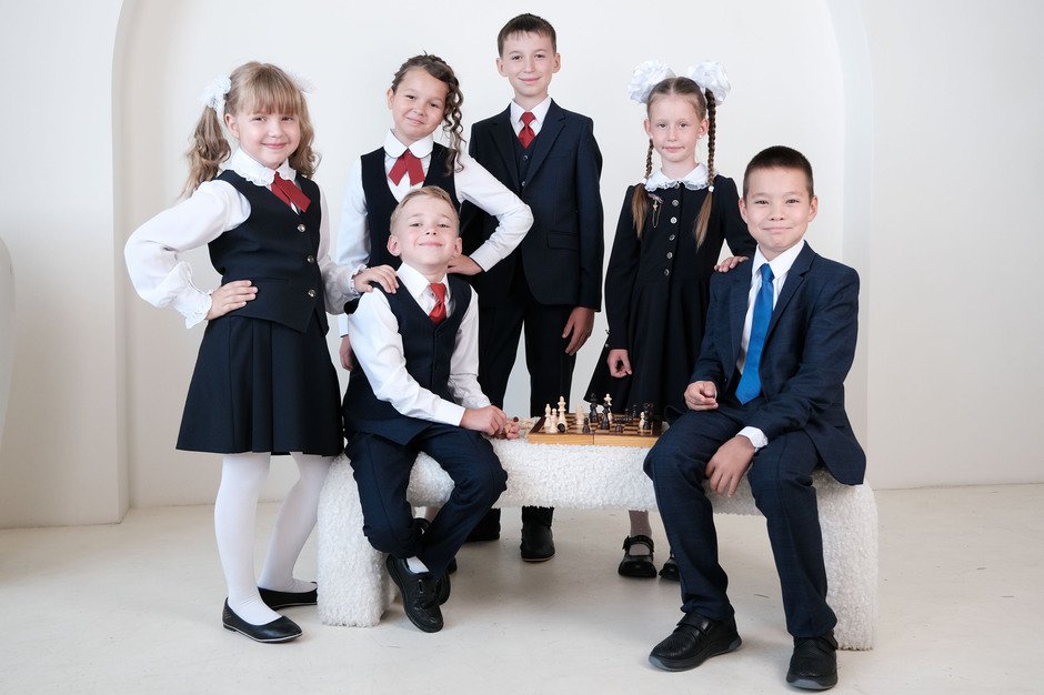 Ученики в школьной форме