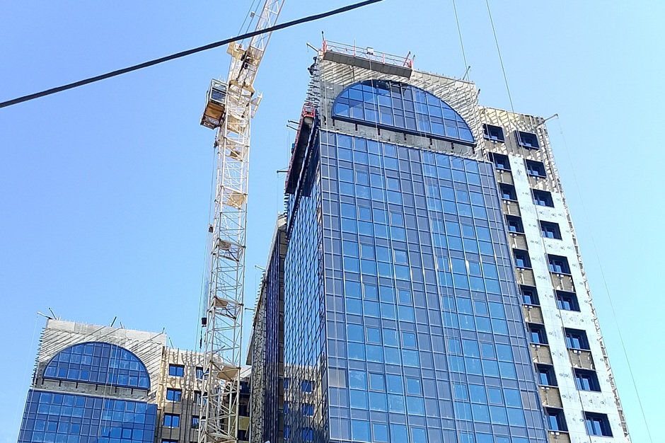 Заканчивается облицовка фасада