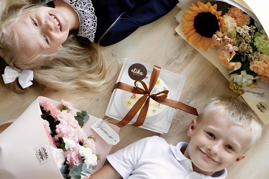 Букеты и подарок учителю