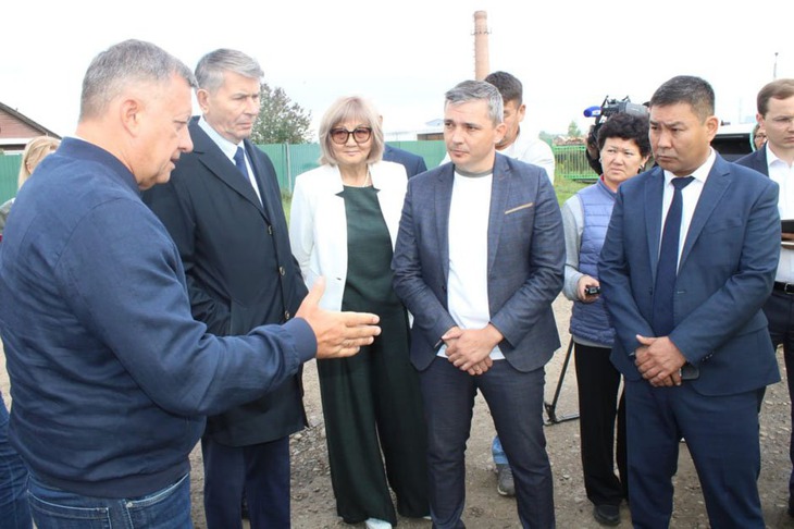 Рабочая поездка Игоря Кобзева. Фото пресс-службы правительства Иркутской области