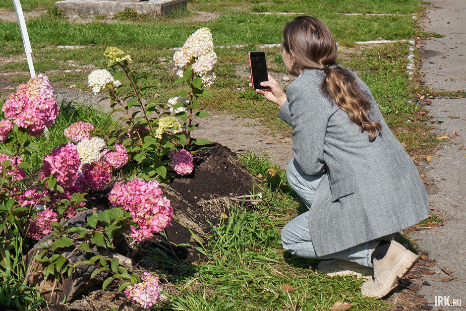 Местные жители теперь любуются красивыми цветами