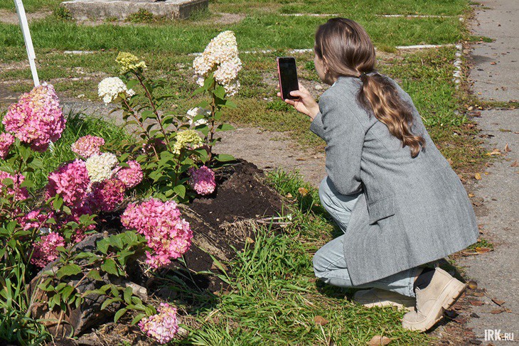 Местные жители теперь любуются красивыми цветами